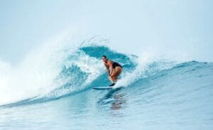 Tragic Surfing Accident: 36-Year-Old Woman Impaled