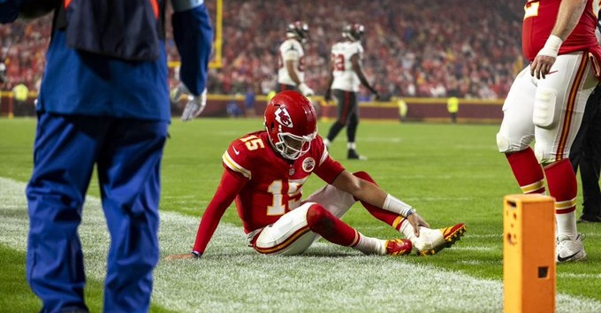 Mahomes Injured, But Chiefs Win OT Thriller vs. Bucs!